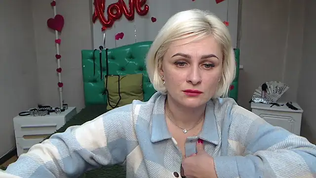 OliviaHorst online show from March 12, 2025, 3:29 pm