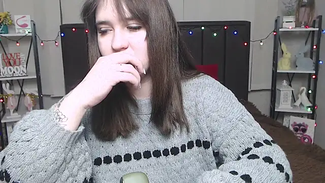 LauraHlot online show from February 9, 2025, 9:06 pm