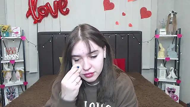 LauraHlot online show from February 13, 2025, 6:27 pm