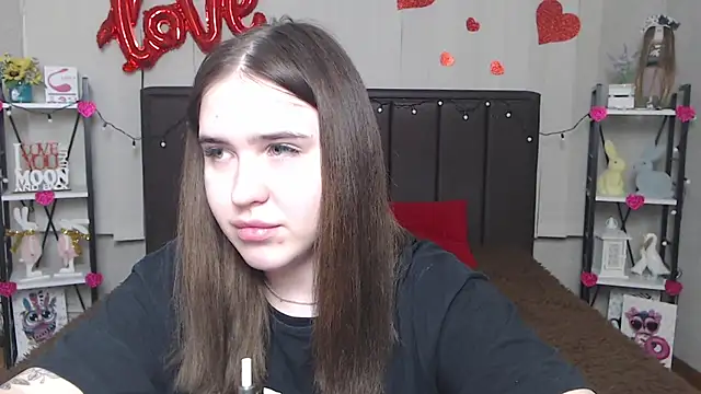 LauraHlot online show from February 18, 2025, 4:04 am