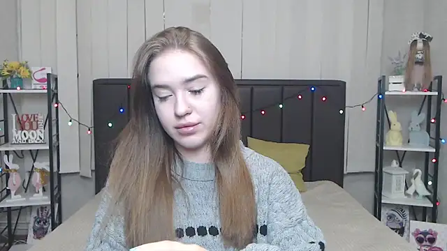 LauraHlot online show from September 10, 2025, 5:51 am