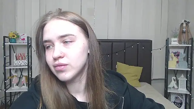 LauraHlot online show from September 20, 2025, 6:03 am