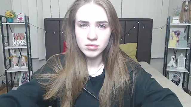 LauraHlot online show from October 7, 2025, 5:10 pm