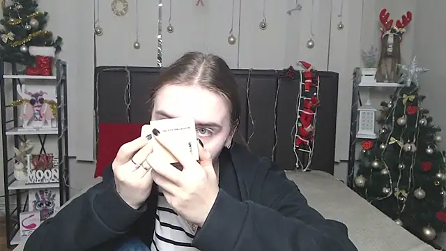 LauraHlot online show from December 15, 2025, 8:40 am