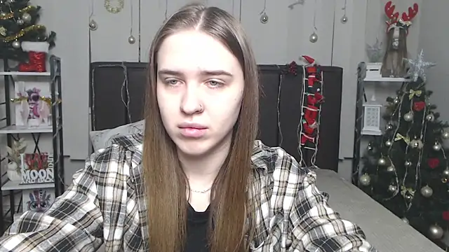 LauraHlot online show from December 21, 2025, 6:48 pm