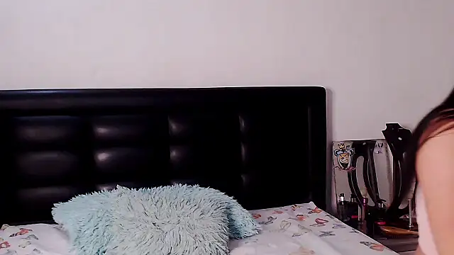 anyaadamss online show from December 4, 2025, 5:17 am