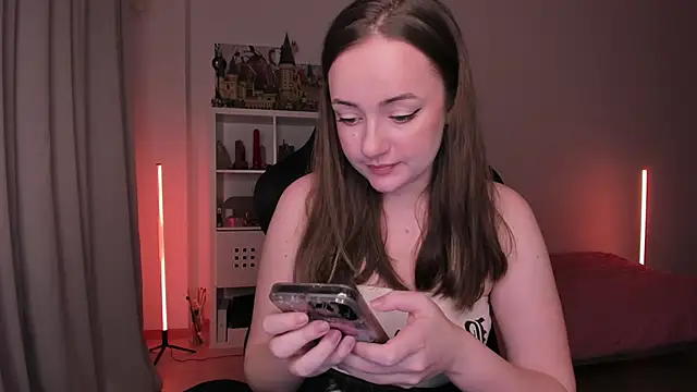 WalkingGirl online show from January 29, 2025, 7:00 pm