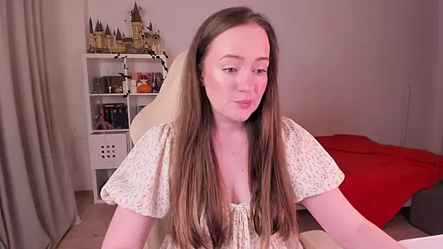 WalkingGirl online show from November 4, 2025, 8:19 pm