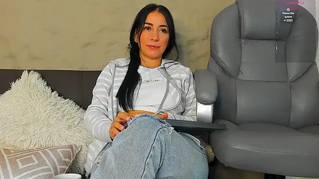 Snapshot of Sofia__rivera chatting on December 31, 2024, 11:31 am Sofia  rivera online show from December 31, 2024, 11:31 am