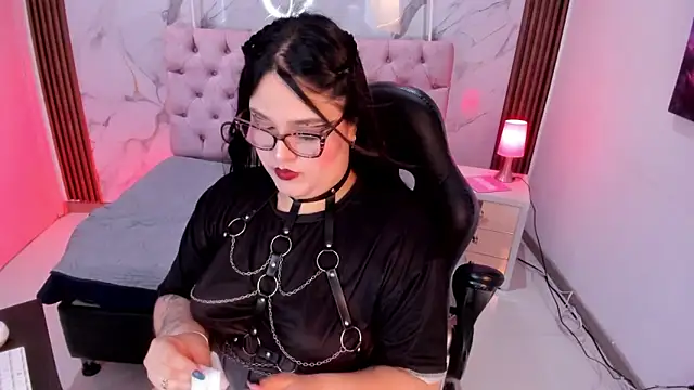 Camiila Osorio online show from March 28, 2026, 7:35 pm