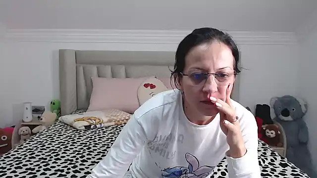 CatWoman0001 online show from January 11, 2026, 4:34 pm