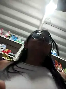 Linda Lars online show from November 26, 2025, 2:56 am