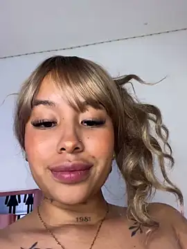 MarieLeon online show from March 22, 2025, 11:09 pm