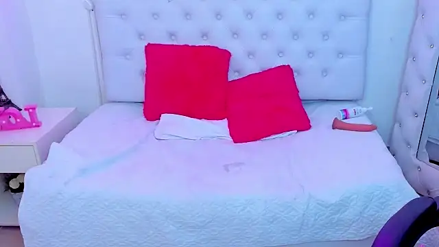 Snapshot of silvana__miller chatting on February 8, 2025, 1:11 am silvana miller online show from February 8, 2025, 1:11 am