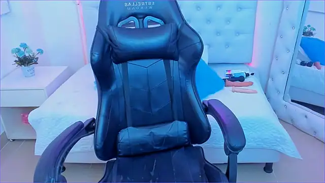 Snapshot of silvana__miller chatting on March 5, 2025, 7:38 pm silvana miller online show from March 5, 2025, 7:38 pm