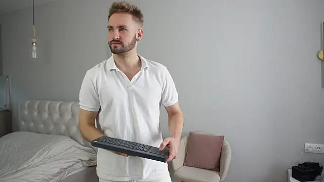 Nik Sharp online show from April 14, 2026, 8:31 am