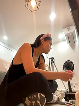 ariel jonees online show from November 26, 2025, 4:19 pm