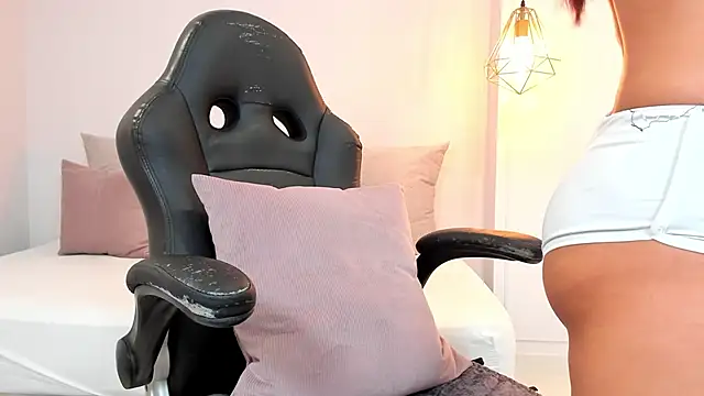 anny tayloor online show from December 11, 2024, 5:15 pm