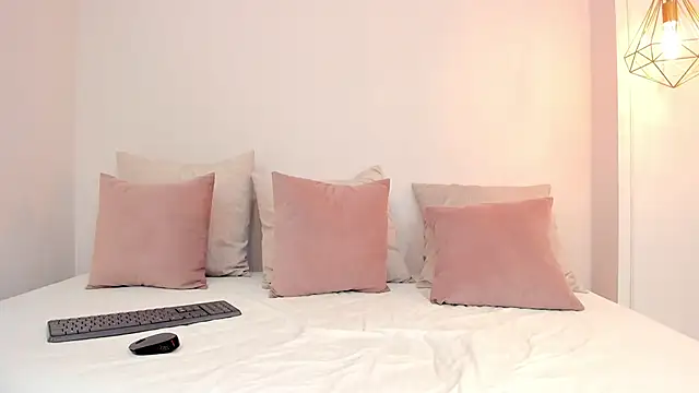 anny tayloor online show from March 5, 2025, 7:49 pm