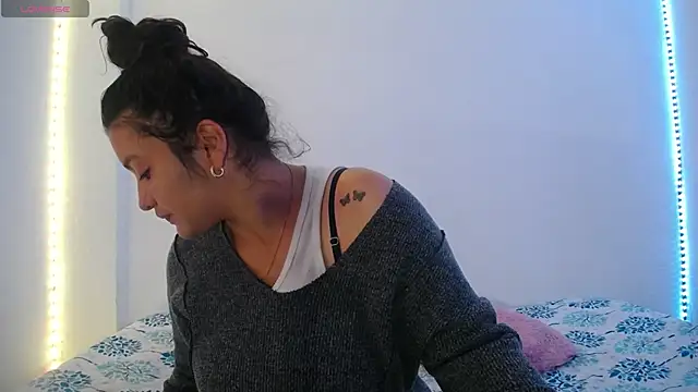 Laurenkenner  online show from February 18, 2025, 4:48 pm