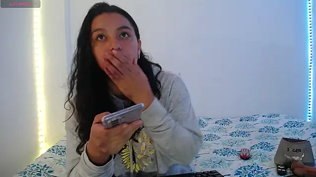 Laurenkenner  online show from February 18, 2025, 10:58 pm