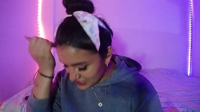 Laurenkenner  online show from March 22, 2025, 7:09 pm