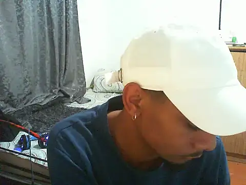 29YOURZ 28  online show from November 4, 2025, 7:13 pm