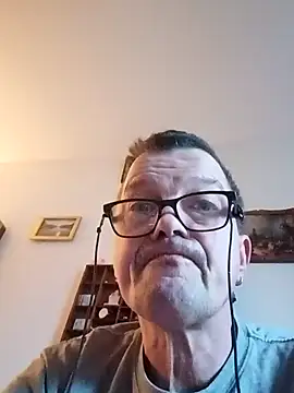 Snapshot of Bigpenis6y chatting on February 4, 2026, 6:41 am Bigpenis6y online show from February 4, 2026, 6:41 am