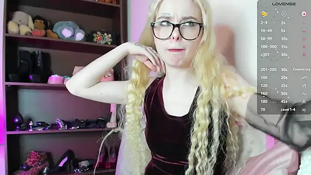 MisssLola online show from February 11, 2025, 1:20 pm