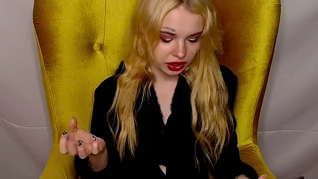 MisssLola online show from October 21, 2025, 2:29 pm