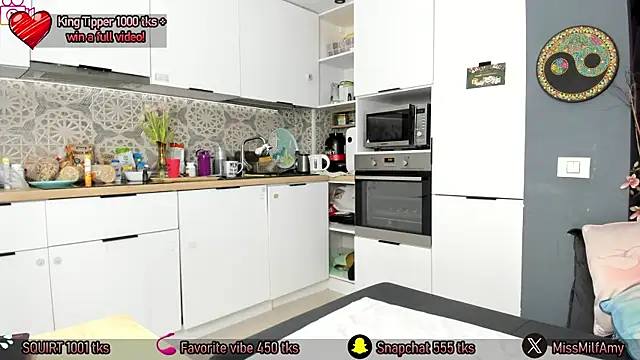 AmySuperHeroes online show from February 19, 2025, 8:33 am