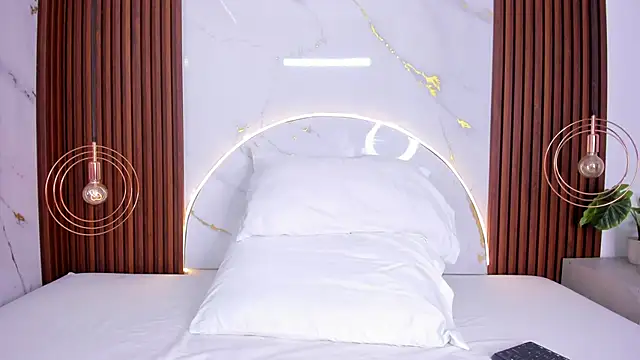 miamiller69 online show from October 4, 2025, 4:54 am