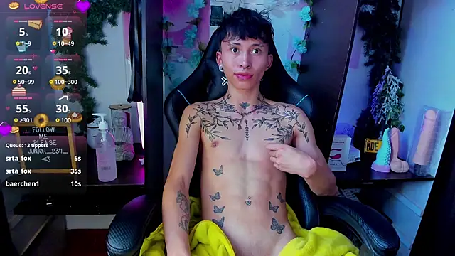 juniior 2311  online show from March 20, 2025, 6:09 pm