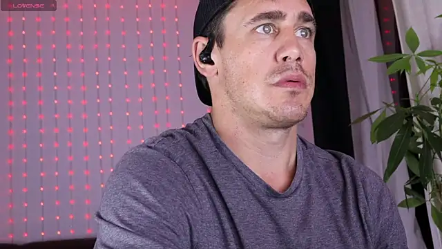 Snapshot of DamienSliick chatting on October 16, 2025, 3:40 am DamienSliick online show from October 16, 2025, 3:40 am