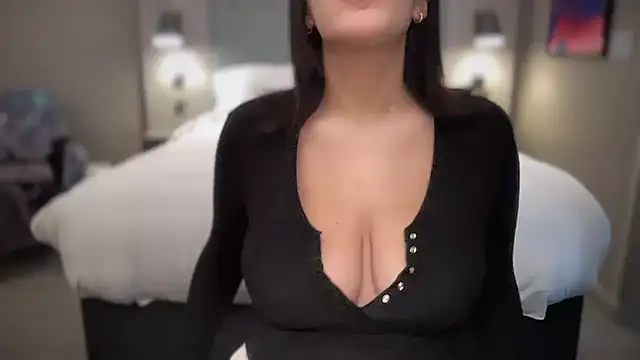 Snapshot of lilylush24 chatting on February 8, 2026, 4:32 pm lilylush24 online show from February 8, 2026, 4:32 pm