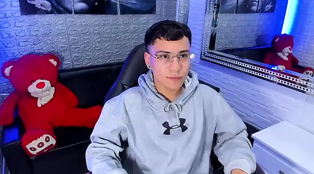 salvadorgomezx online show from February 4, 2025, 2:28 am