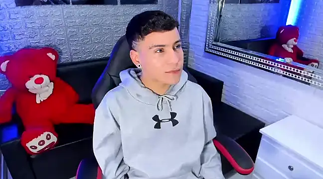 salvadorgomezx online show from February 4, 2025, 7:51 am