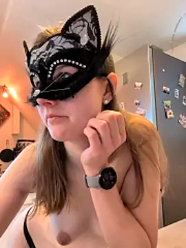 kleinelea123 online show from April 7, 2026, 9:43 am