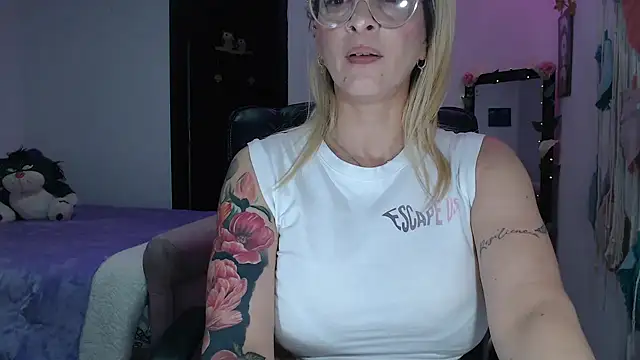 yulieth anamar online show from March 16, 2025, 1:38 am