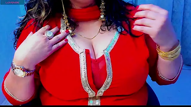 Snapshot of Gulabi_Queen chatting on December 5, 2025, 4:47 pm Gulabi Queen online show from December 5, 2025, 4:47 pm