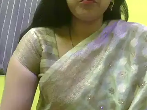 Snapshot of CUTYHINA_001 chatting on December 3, 2024, 11:44 am CUTYHINA 001 online show from December 3, 2024, 11:44 am