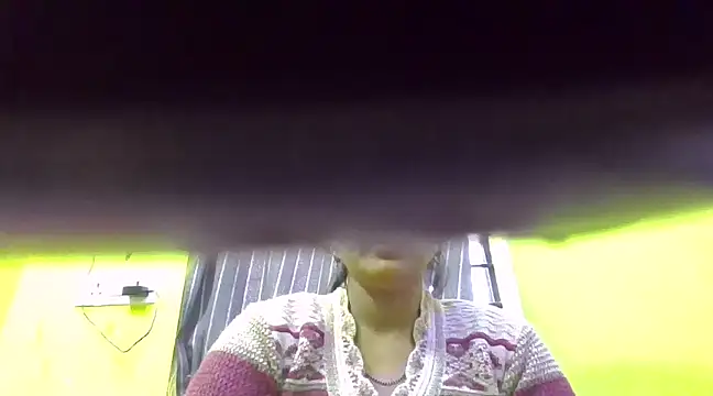 Snapshot of CUTYHINA_001 chatting on December 9, 2024, 10:32 am CUTYHINA 001 online show from December 9, 2024, 10:32 am