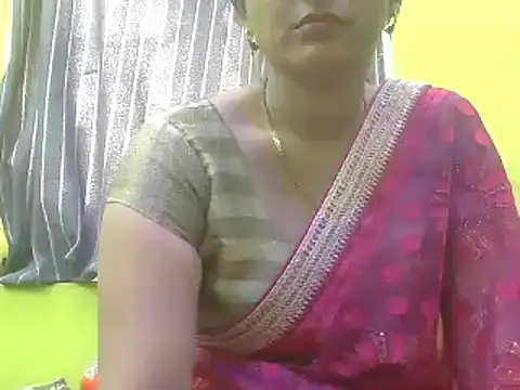 Snapshot of CUTYHINA_001 chatting on December 14, 2024, 4:23 am CUTYHINA 001 online show from December 14, 2024, 4:23 am