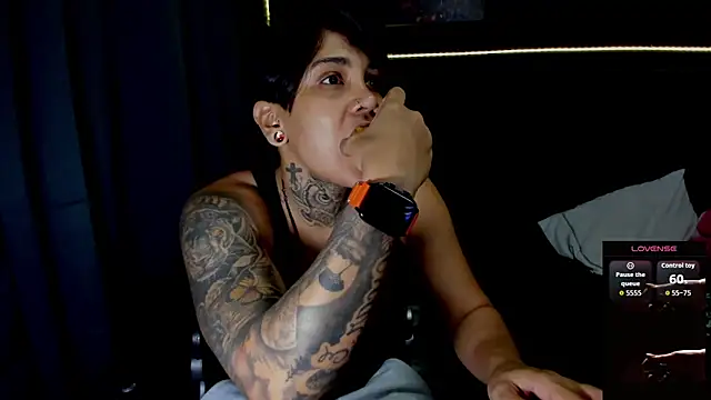 ZhoeStrong online show from November 13, 2025, 9:25 pm