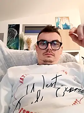 Snapshot of GLouglou19 chatting on January 9, 2026, 5:15 pm GLouglou19 online show from January 9, 2026, 5:15 pm