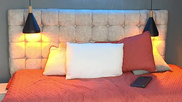 Laia and Aloby online show from February 22, 2025, 1:44 am