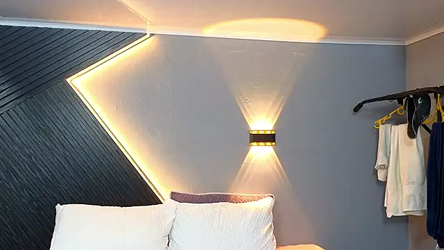 Laia and Aloby online show from February 25, 2026, 10:08 pm