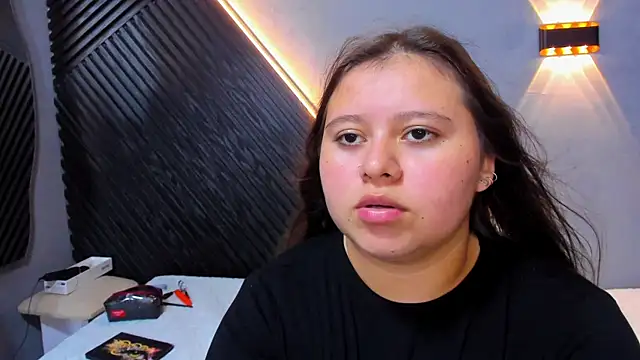 Laia and Aloby online show from May 16, 2026, 9:13 pm