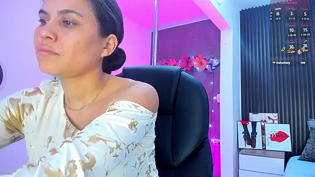 natasha  jackson online show from December 1, 2025, 12:43 pm