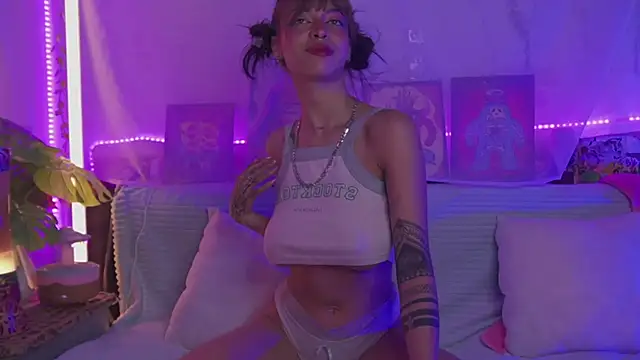 Kitty arts online show from January 15, 2025, 4:21 pm